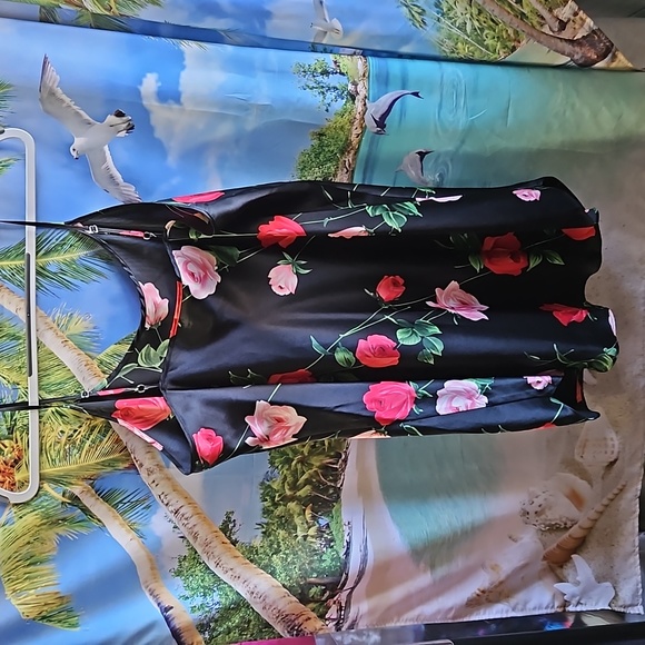Secret treasures silky nighty black with 🌹 roses 1XL black roses - Picture 2 of 7